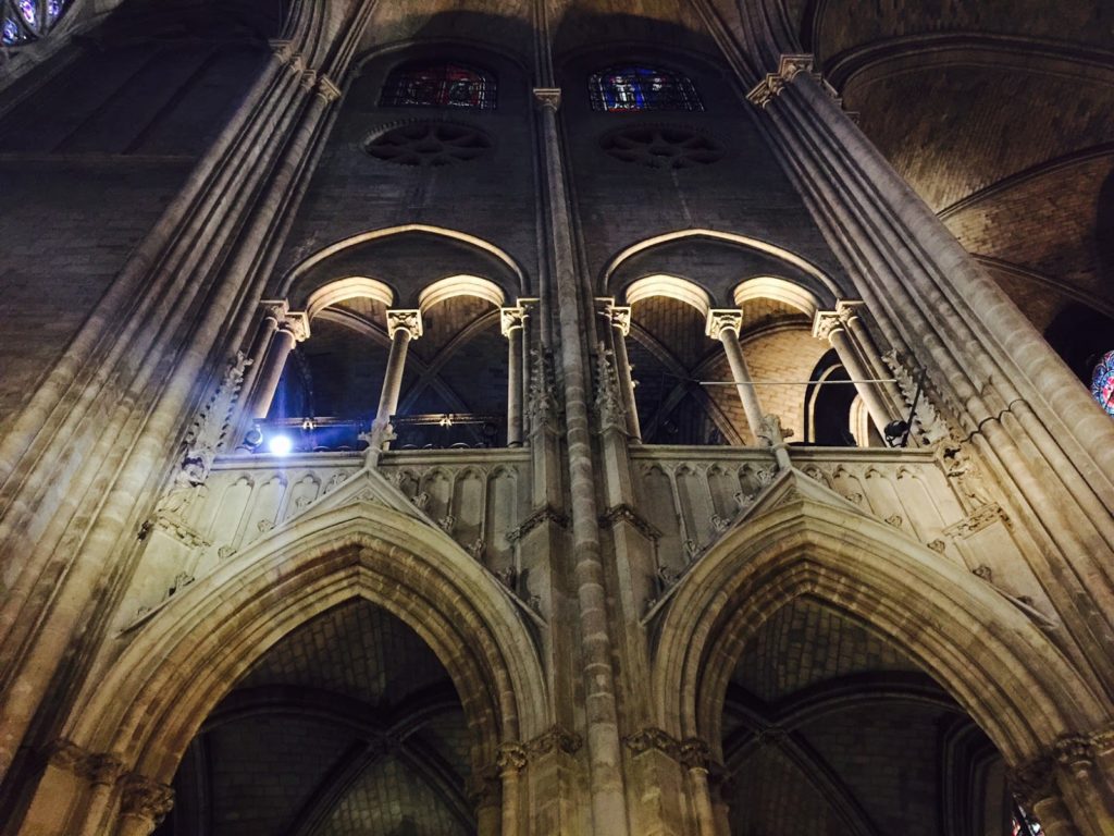 paris-que-ver-en-3-días-visita-notre-dame-interior-catedral