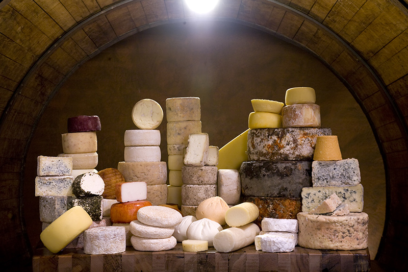 quesos asturianos en bodegón