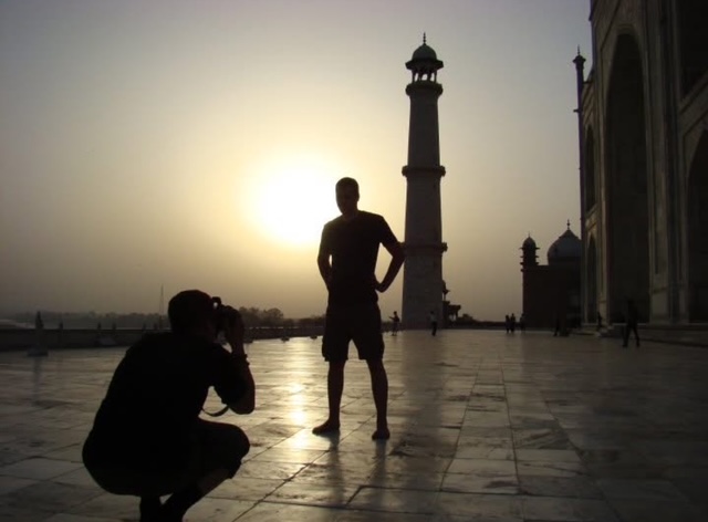 Qué ver en Agra y el Taj Mahal @ana_zapatillas hace una foto a contraluz al amanecer