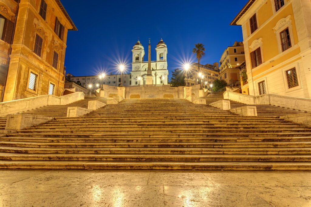 Las escalinatas de la Plaza de España en Roma. empty Spanish Steps in Rome