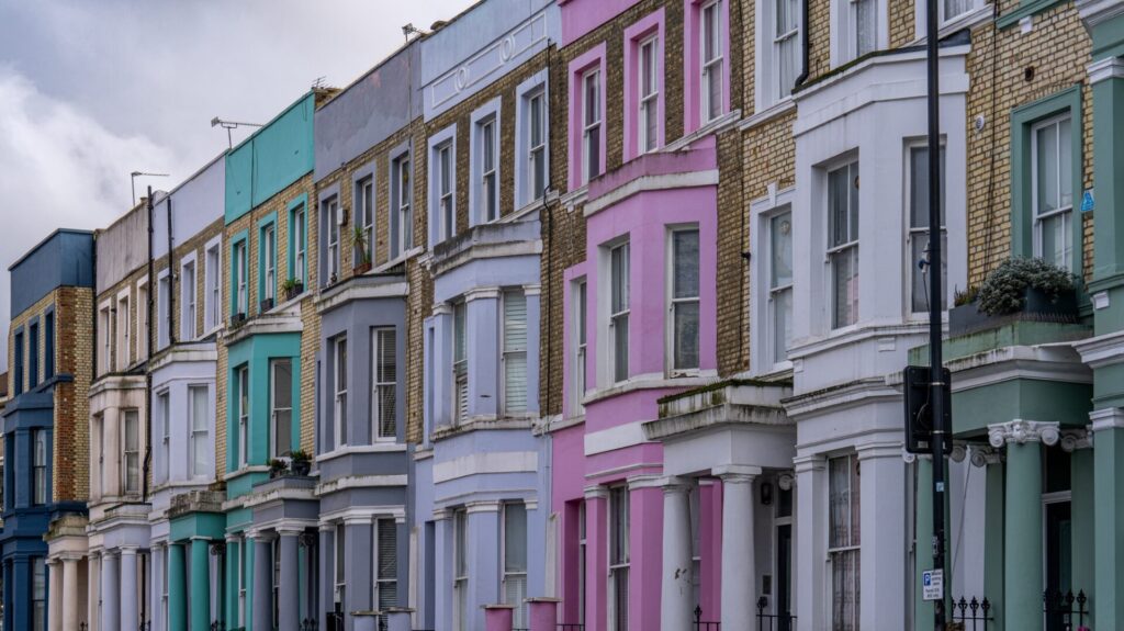 Guia completa Lóndres: Notting Hill y sus maravillosas casas de colores. Notting Hill painted in different colors and sizes